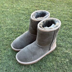 Youth Kids Size 4Y UGG Boys Girls Snow Boots  Winter Fit Women Size 6